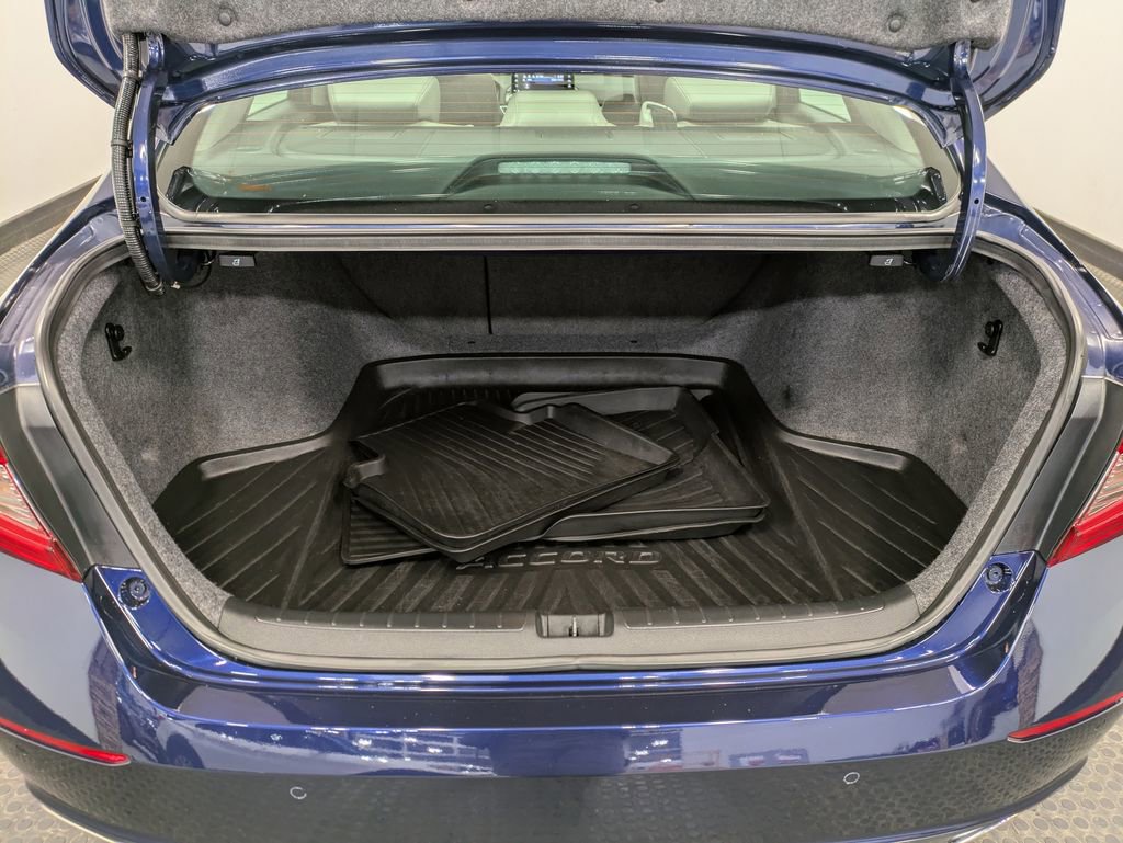 Used 2018 Honda Accord Touring image 24
