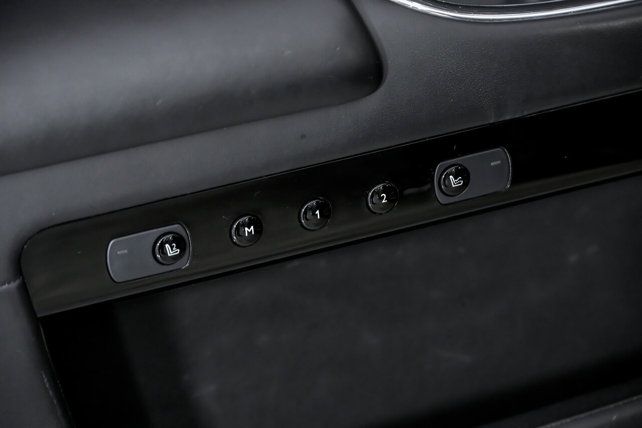 Used 2017 Rolls-Royce Ghost image 19