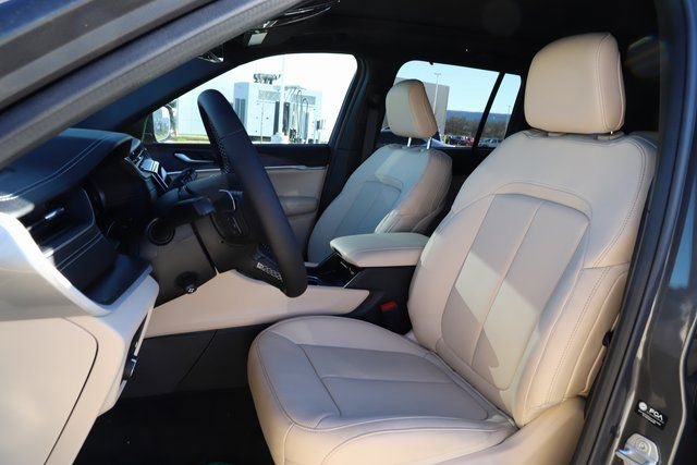 New 2025 Jeep Grand Cherokee Limited w/ Luxury Tech Group II AWD/4WD image 12
