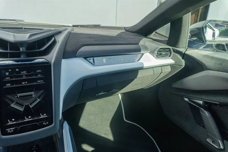 Used 2024 Lamborghini Revuelto image 18