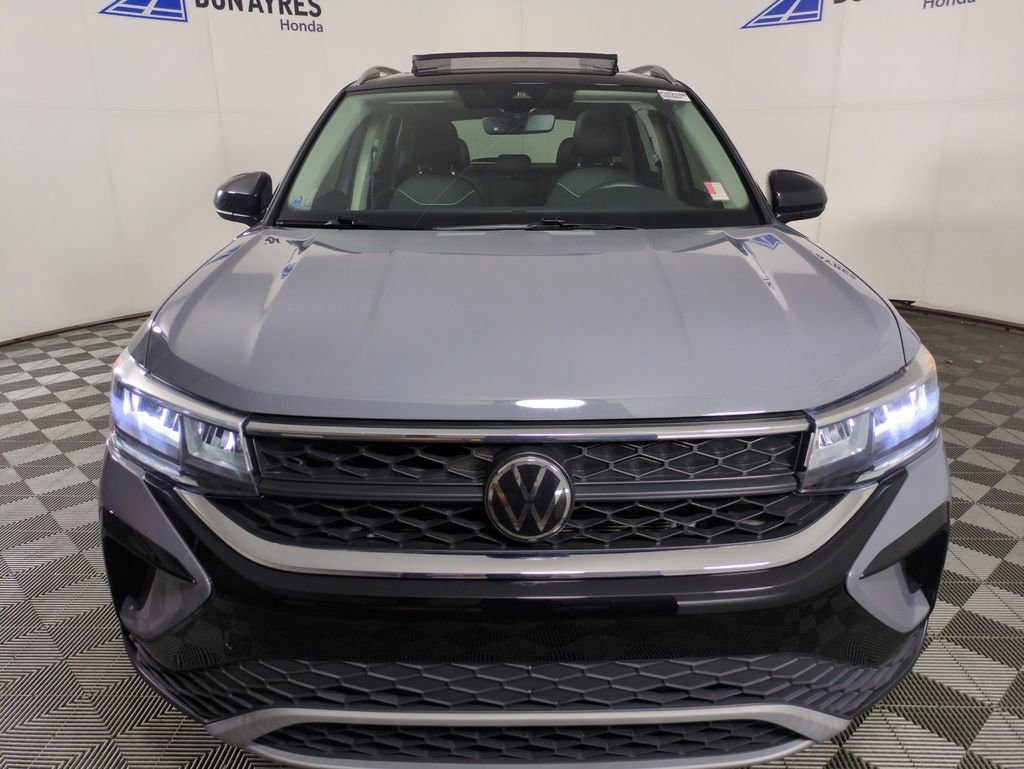 Used 2024 Volkswagen Taos SE w/ Panoramic Sunroof Package AWD/4WD image 11