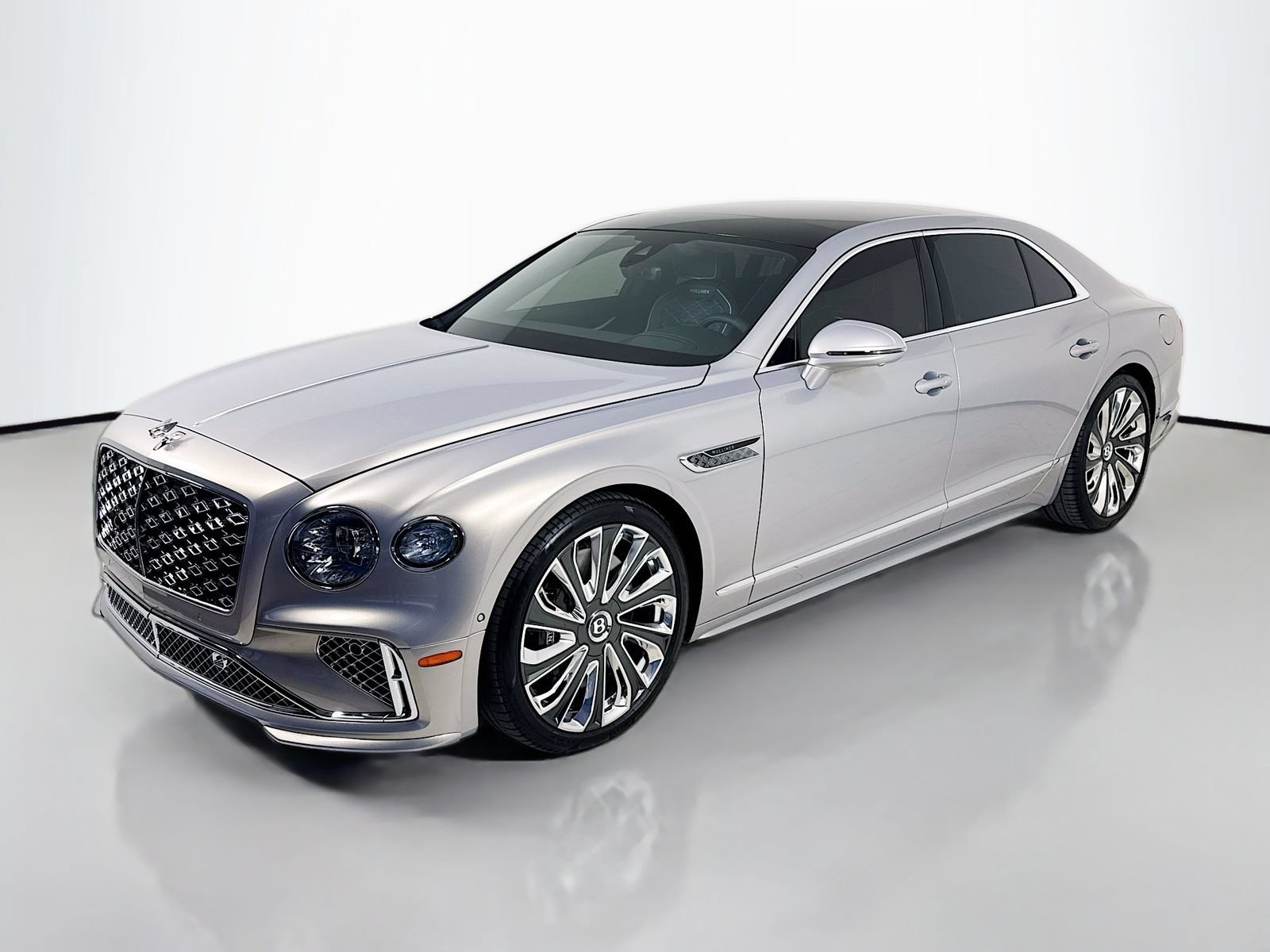 Used 2025 Bentley Flying Spur Plug-In Hybrid AWD/4WD image 3