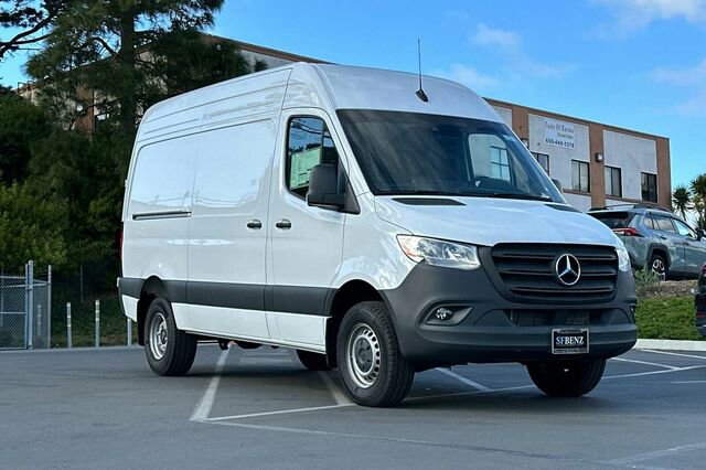 Used 2024 Mercedes-Benz Sprinter 3500 image 2