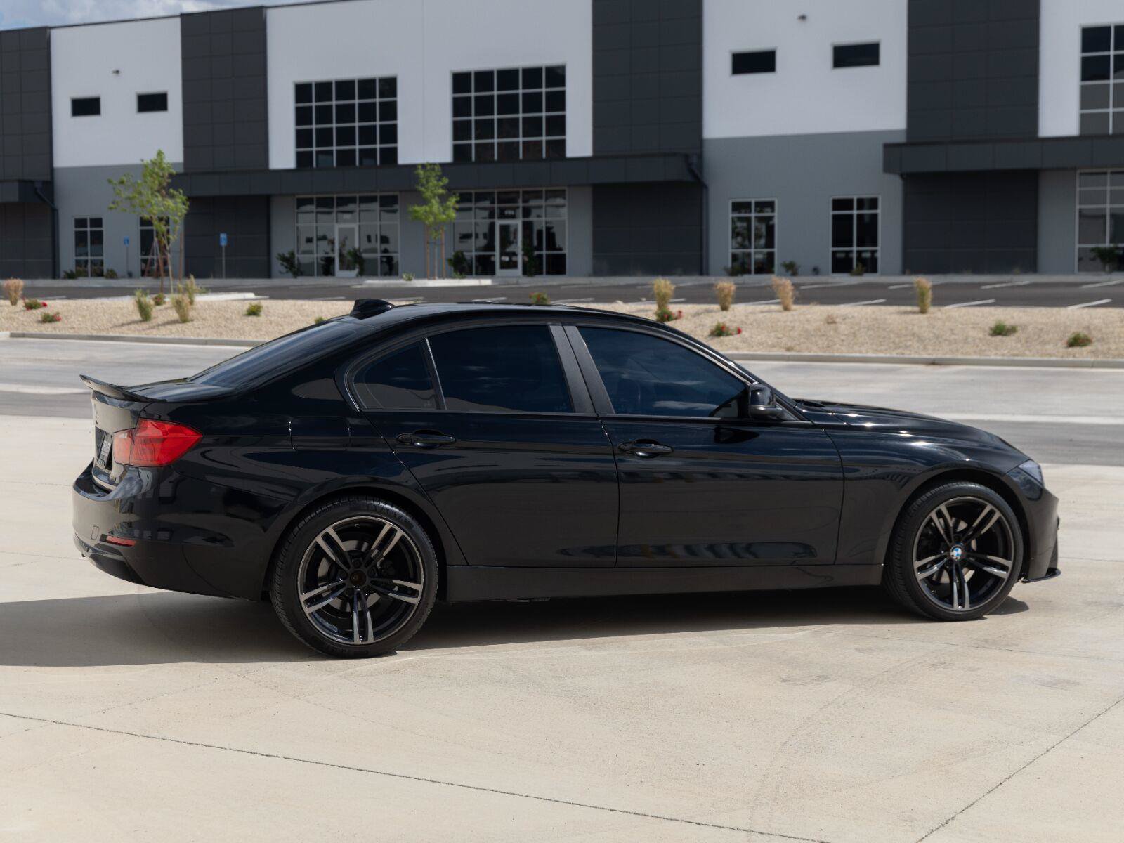 Used 2015 BMW 320i xDrive Sedan AWD/4WD image 11
