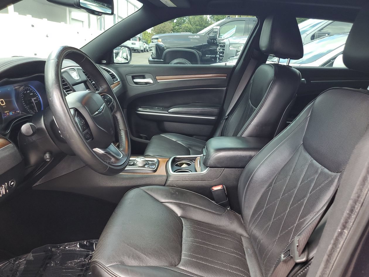 Used 2019 Chrysler 300 C RWD image 17