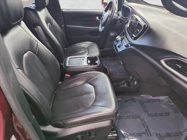 Used 2020 Chrysler Pacifica Touring-L FWD image 20