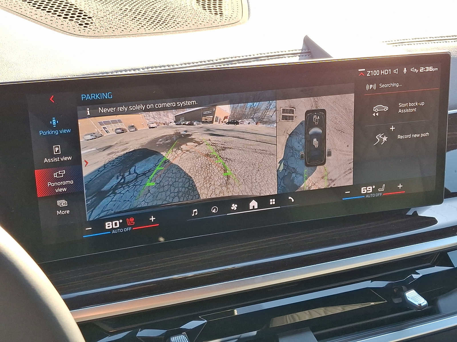 Used 2024 BMW X7 M60i w/ Climate Comfort Package image 18