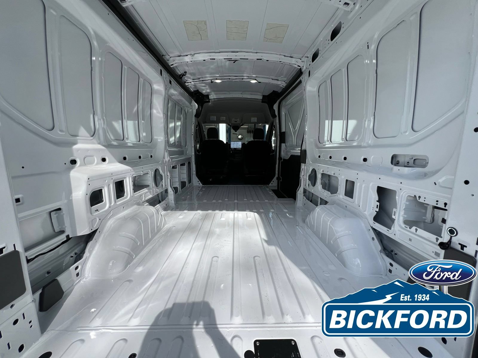 New 2026 Ford Transit 250 148 Medium Roof RWD image 9