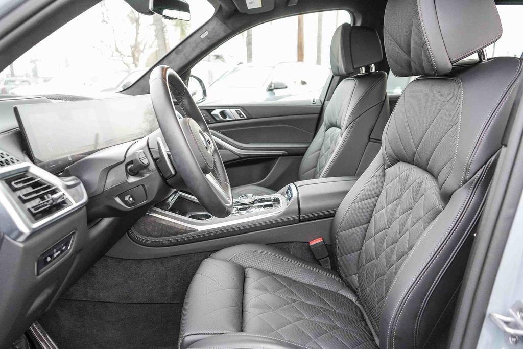 Used 2026 BMW X7 xDrive40i w/ Executive Package image 17