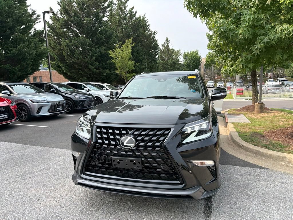 Used 2022 Lexus GX 460 Premium w/ Accessory Package AWD/4WD image 3