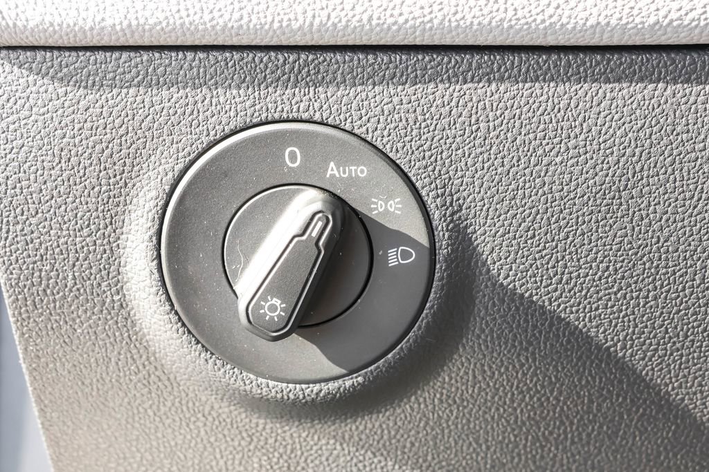 Certified 2022 Volkswagen Taos SE image 18