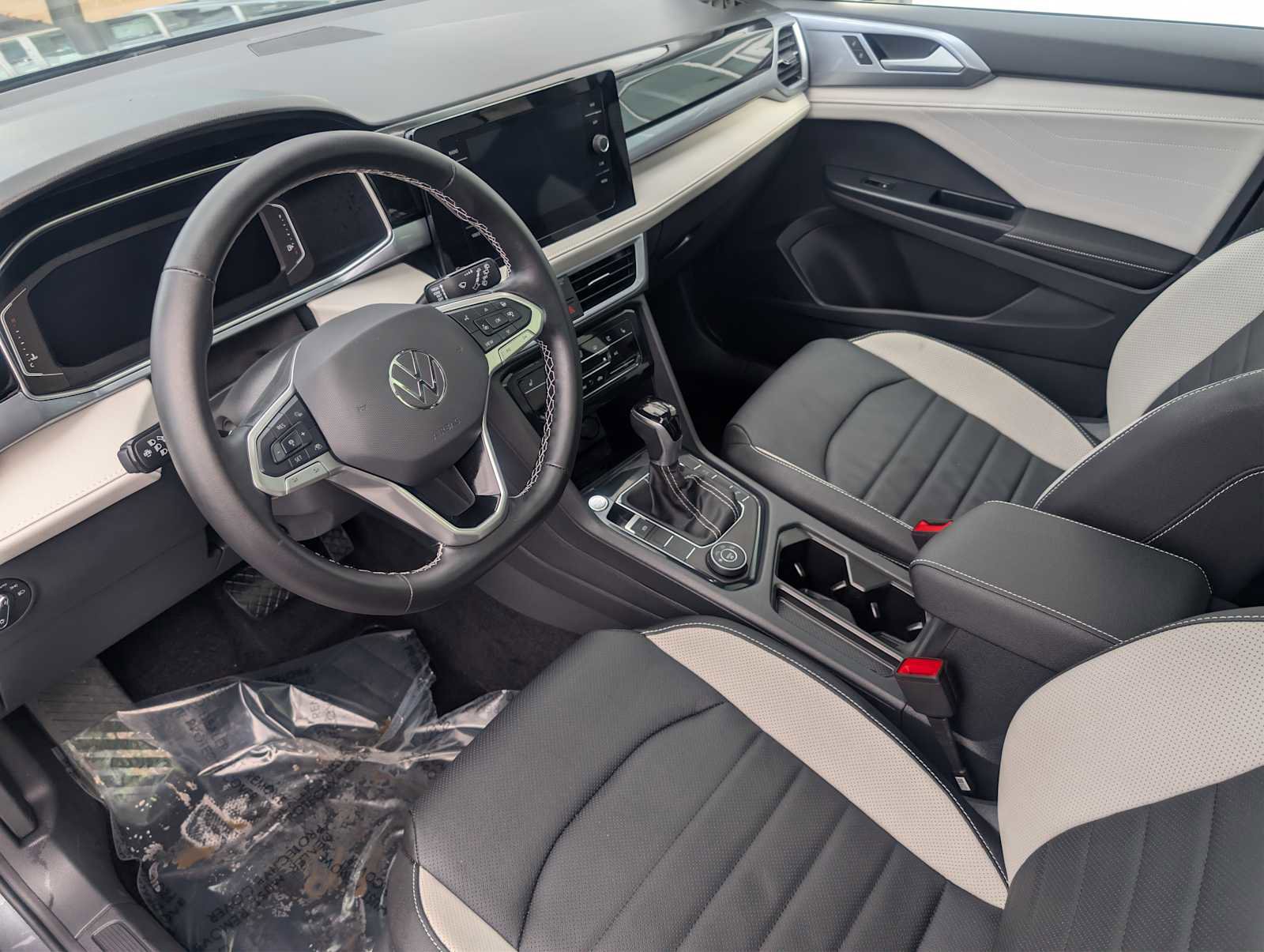 Certified 2025 Volkswagen Taos SEL w/ Taos Adventure Package image 22