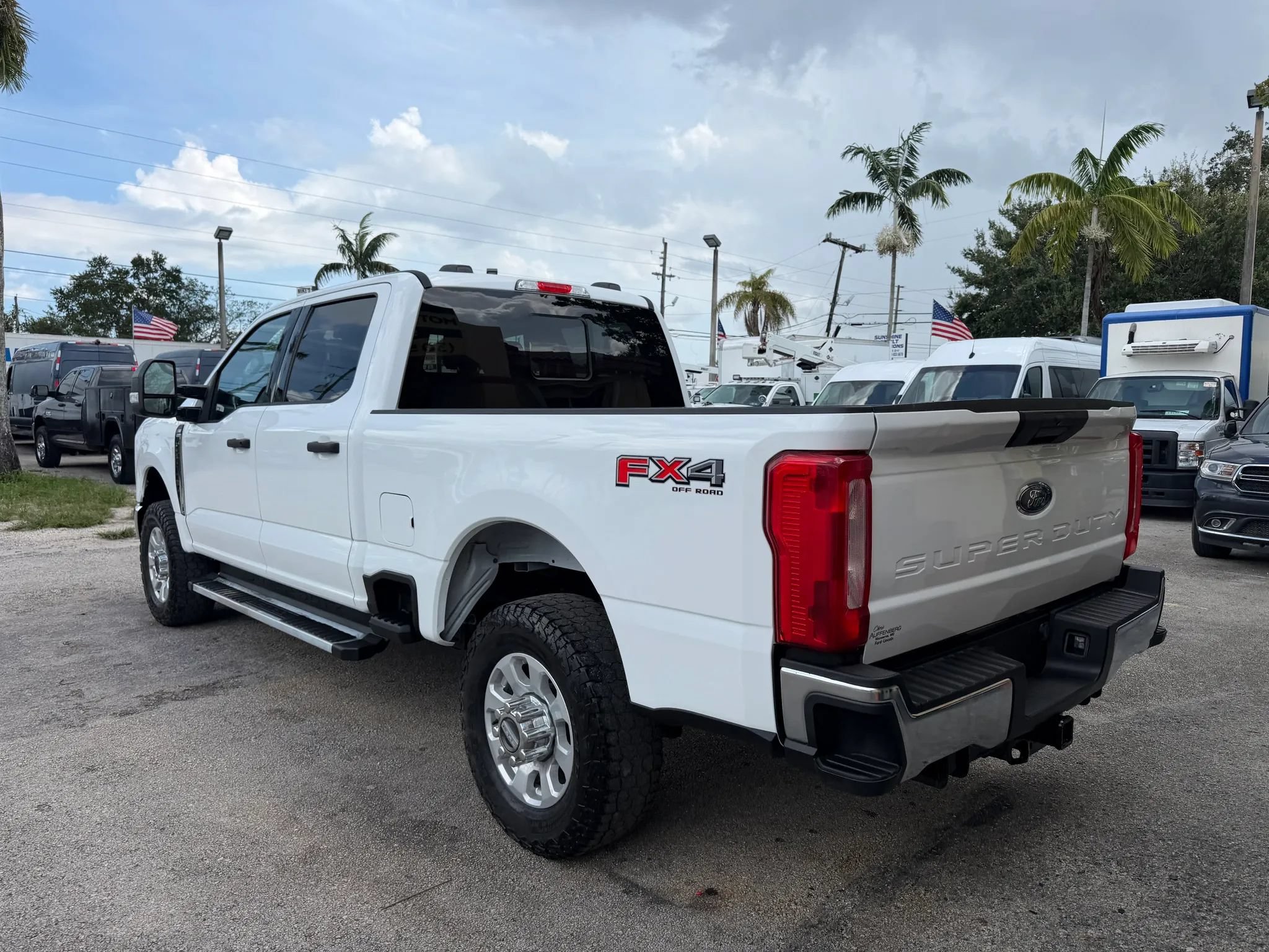 Used 2023 Ford F250 XLT w/ FX4 Off-Road Package AWD/4WD image 3