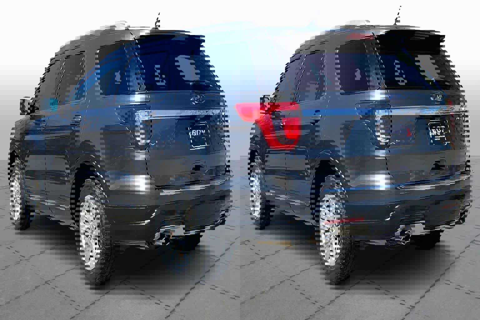 Used 2018 Ford Explorer XLT w/ Equipment Group 201A image 12