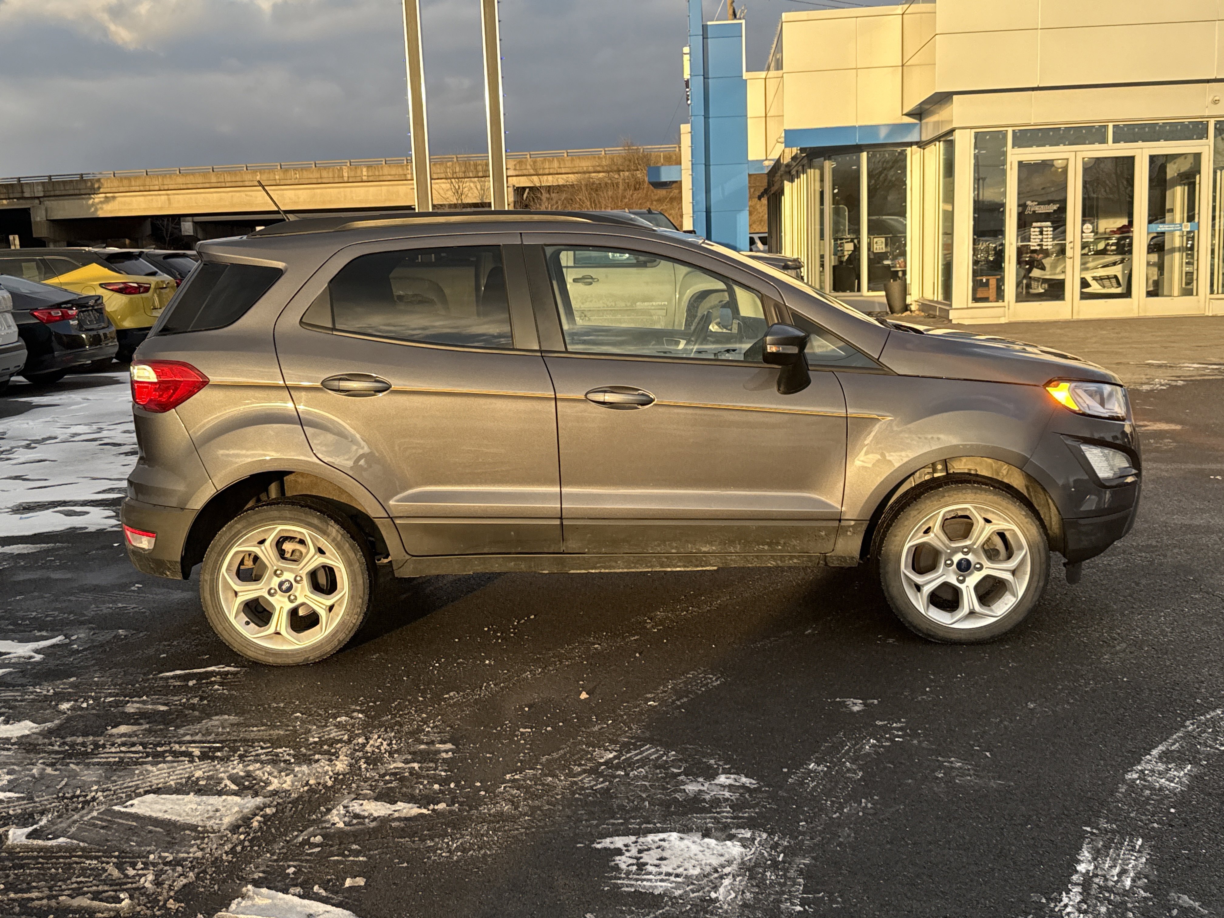 Used 2022 Ford EcoSport SE w/ SE Convenience Package image 2