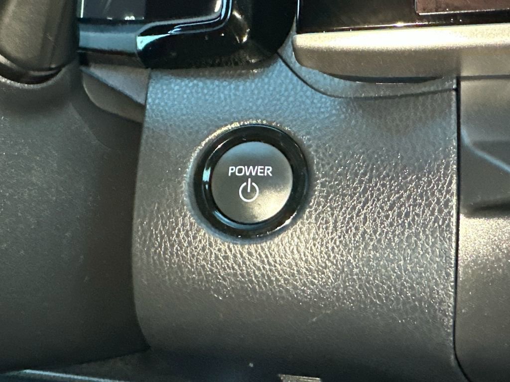 Used 2025 Toyota Camry SE w/ Multimedia Upgrade Package image 33