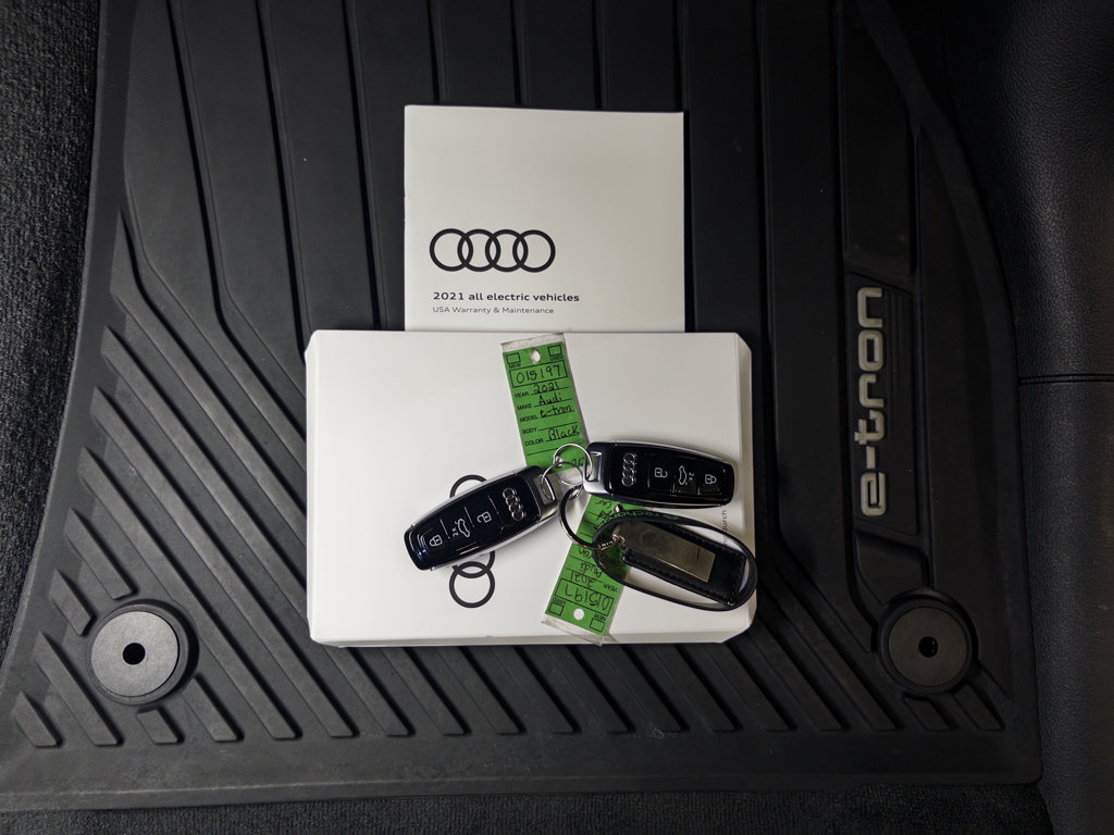 Used 2021 Audi e-tron Premium w/ Convenience Plus Package AWD/4WD image 23