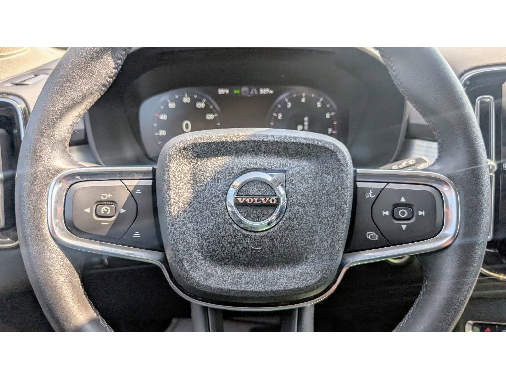 Used 2022 Volvo XC40 T5 Momentum image 19