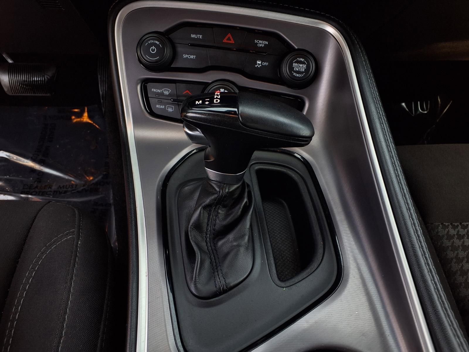Used 2022 Dodge Challenger SXT RWD image 10
