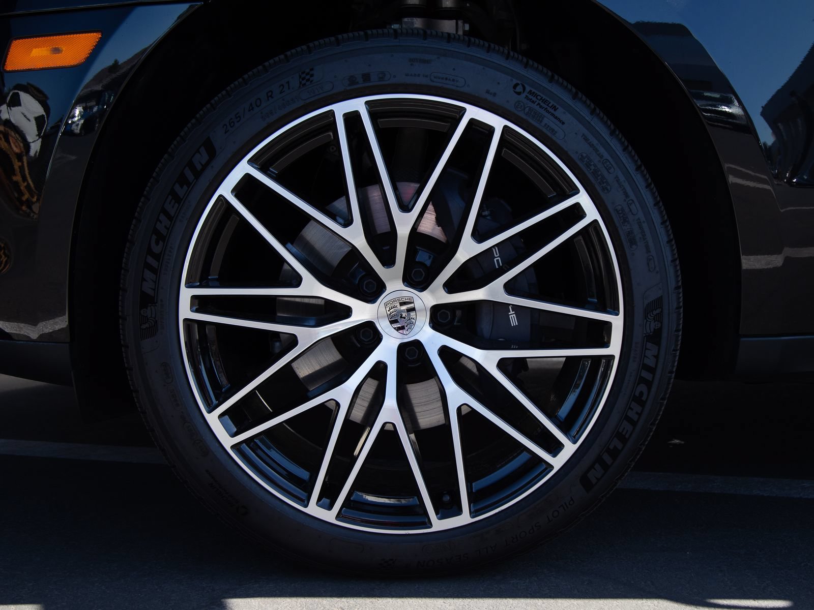 Certified 2026 Porsche Macan AWD/4WD image 12