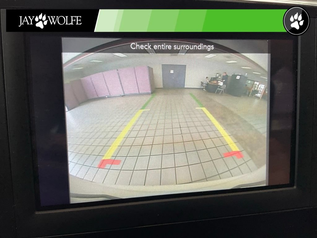 Used 2020 Chrysler Pacifica Touring FWD image 16