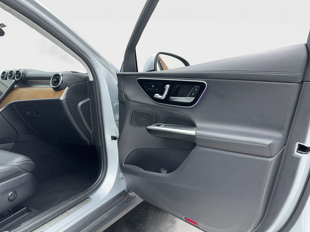 Used 2024 Mercedes-Benz GLC 300 4MATIC image 35