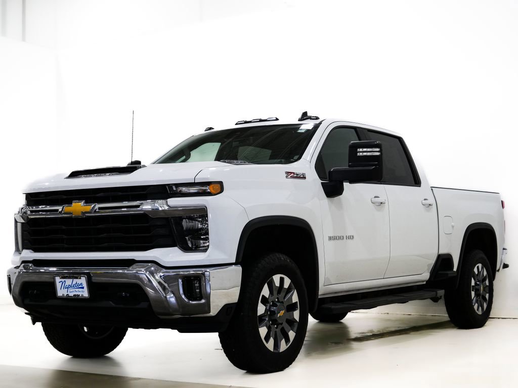 Used 2024 Chevrolet Silverado 3500 LT w/ Convenience Package image 3