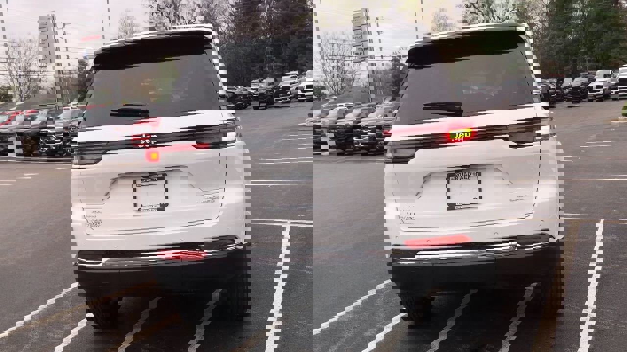 New 2026 Jeep Grand Cherokee Laredo image 7