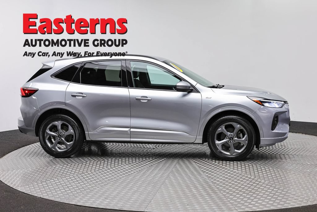 Used 2023 Ford Escape ST-Line Select w/ Tech Pack #1 AWD/4WD image 4