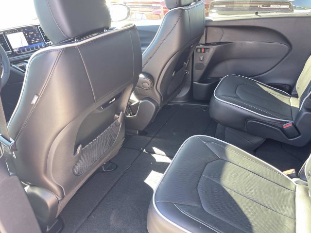 New 2027 Chrysler Pacifica Limited FWD image 19