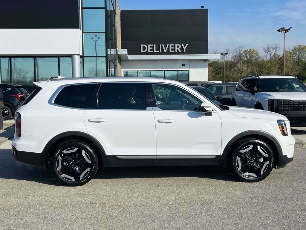 Used 2024 Kia Telluride EX image 29