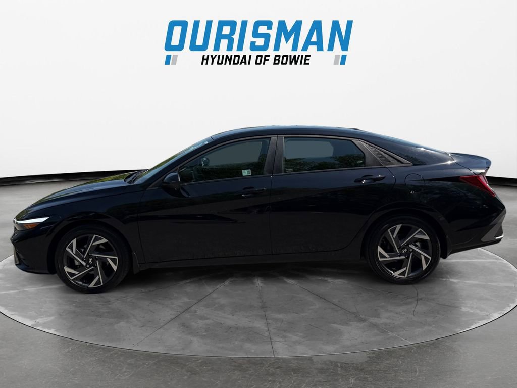 Used 2025 Hyundai Elantra SEL FWD image 3