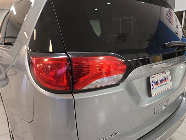 Used 2018 Chrysler Pacifica Touring Plus w/ Tire & Wheel Group image 29