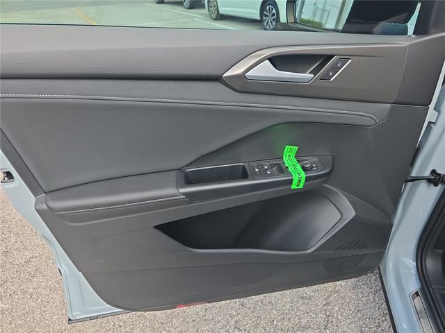 New 2026 Volkswagen Taos SE FWD image 14