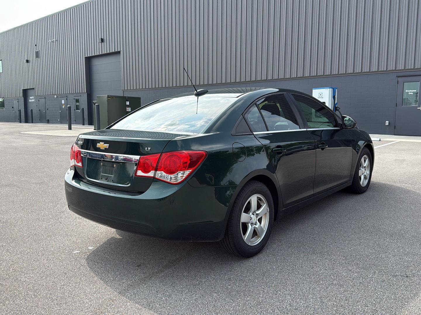 Used 2015 Chevrolet Cruze LT w/ Sun And Sound Package FWD image 3
