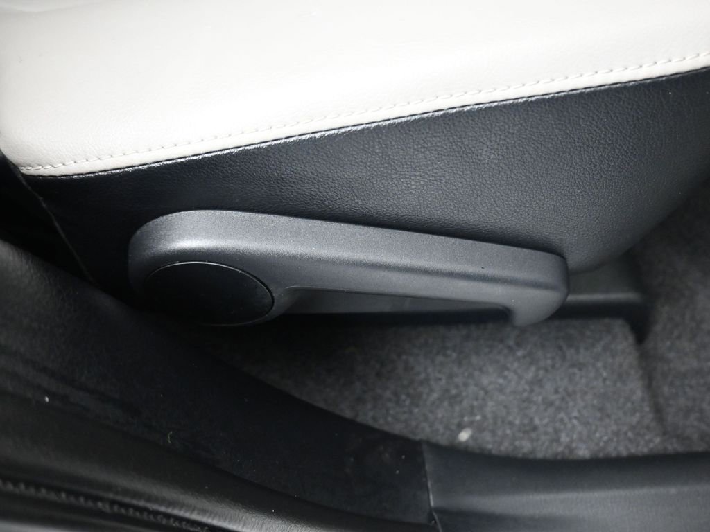 Used 2018 Toyota RAV4 Limited image 39