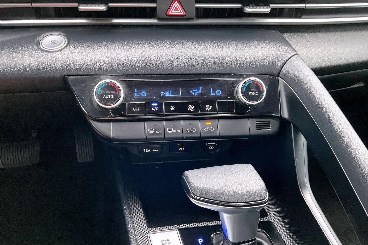 Used 2022 Hyundai Elantra SEL w/ Preferred Accessory Package FWD image 15