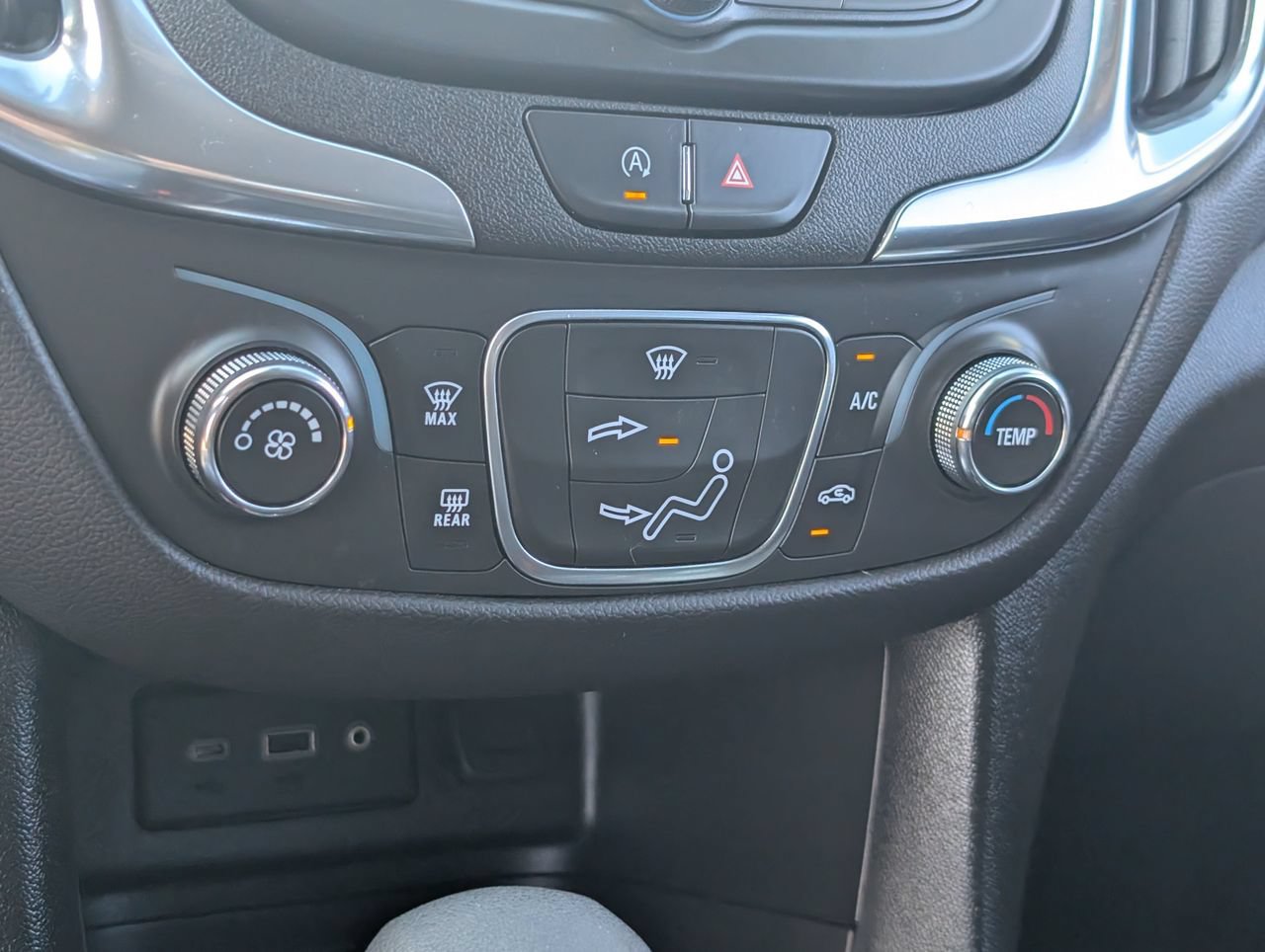 Used 2024 Chevrolet Equinox LT FWD image 17