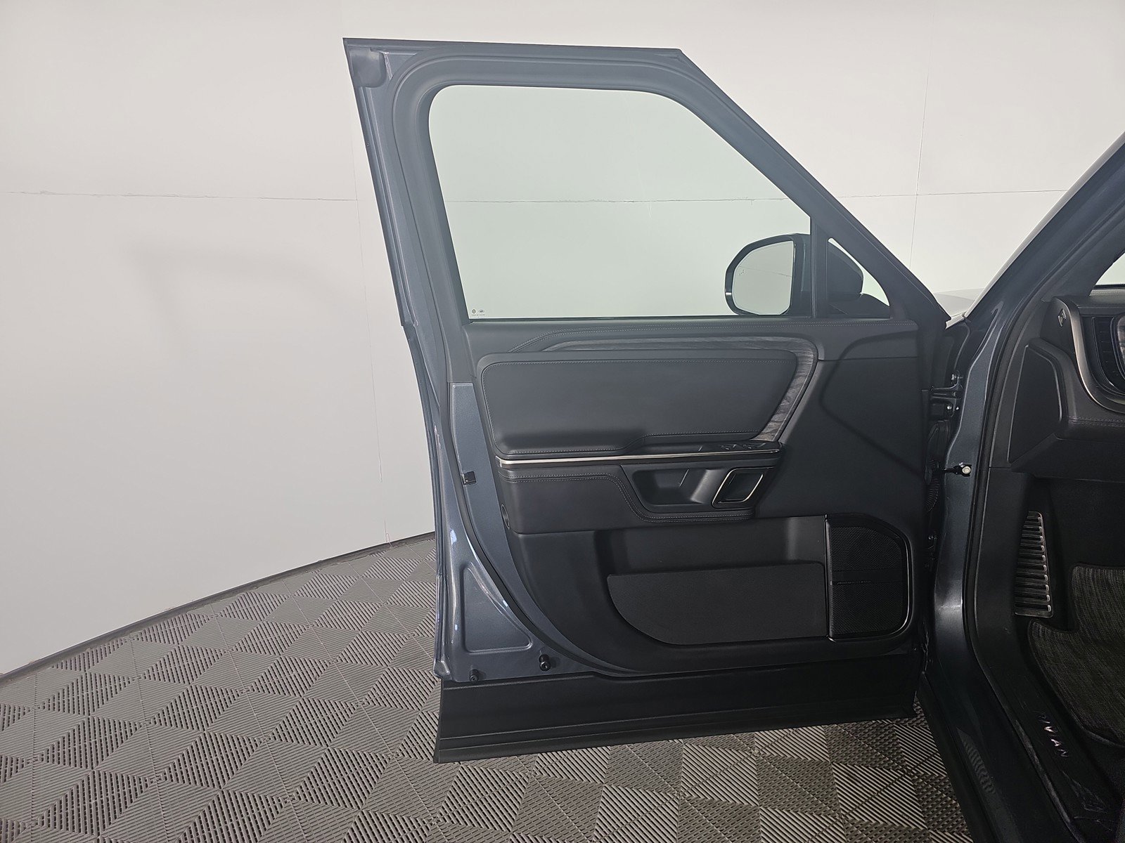 Used 2022 Rivian R1T Adventure AWD/4WD image 17