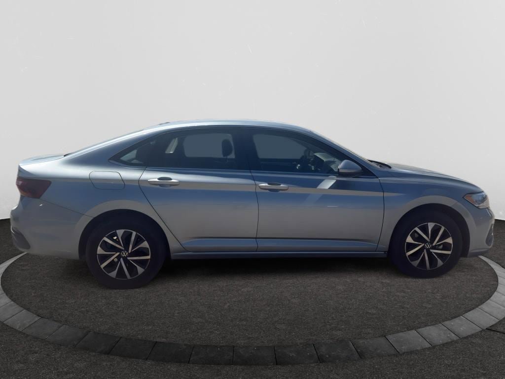 Used 2024 Volkswagen Jetta S image 4