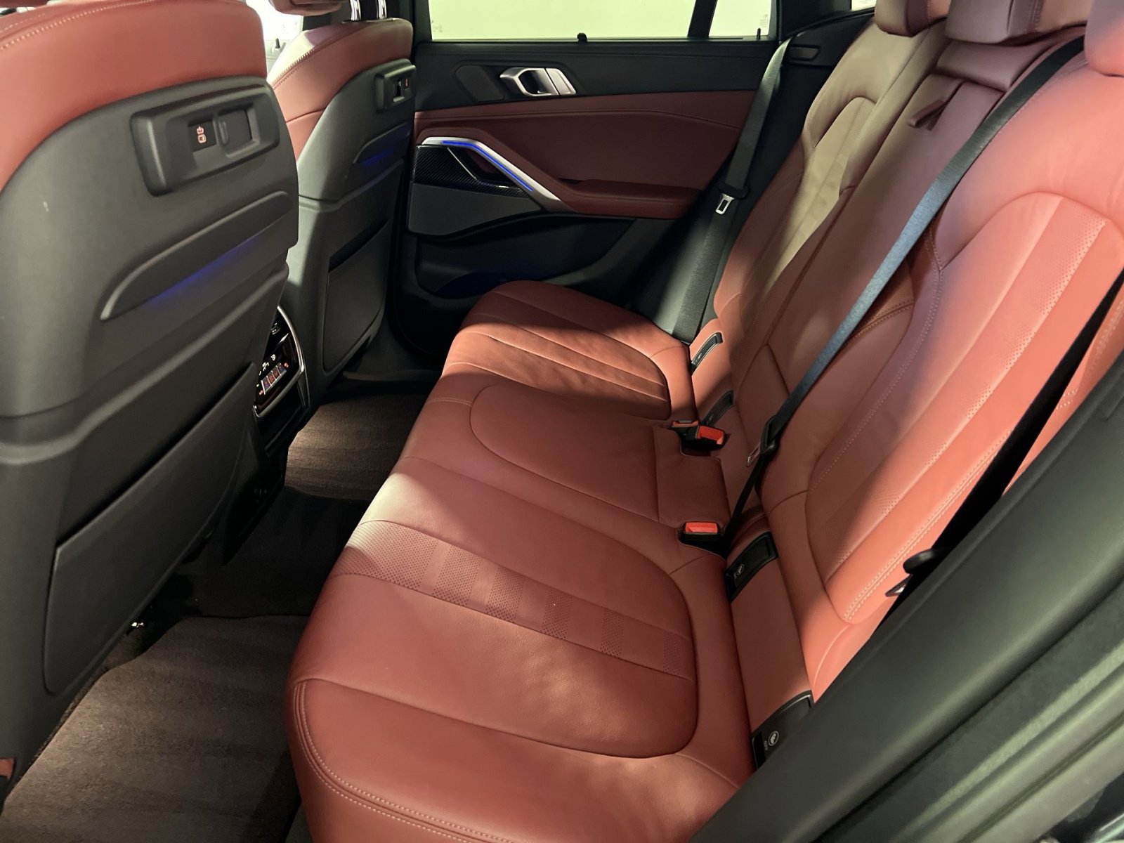 Used 2021 BMW X6 M50i w/ Executive Package image 24