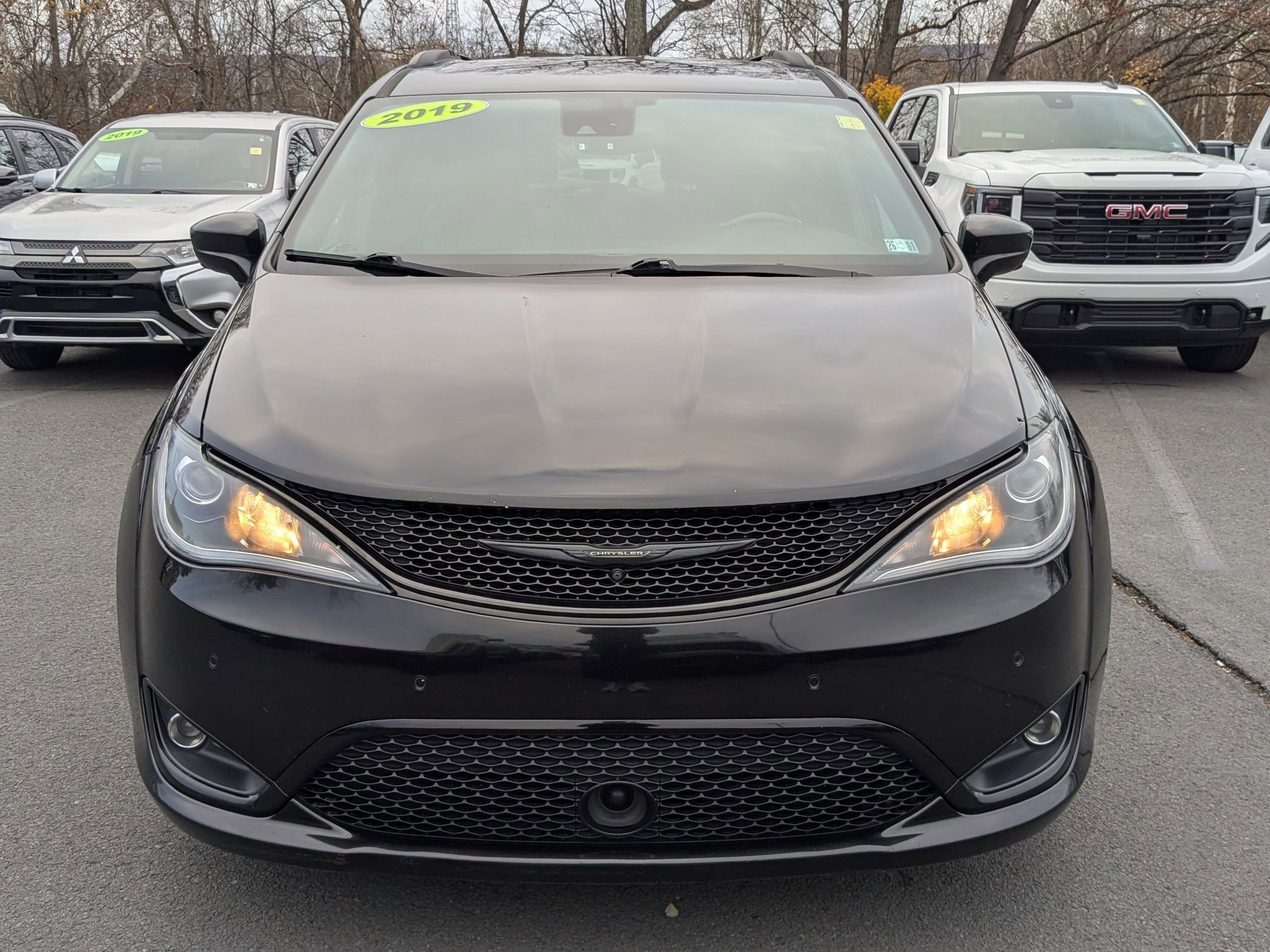 Used 2019 Chrysler Pacifica Touring-L Plus w/ Advanced Safetytec Group image 2