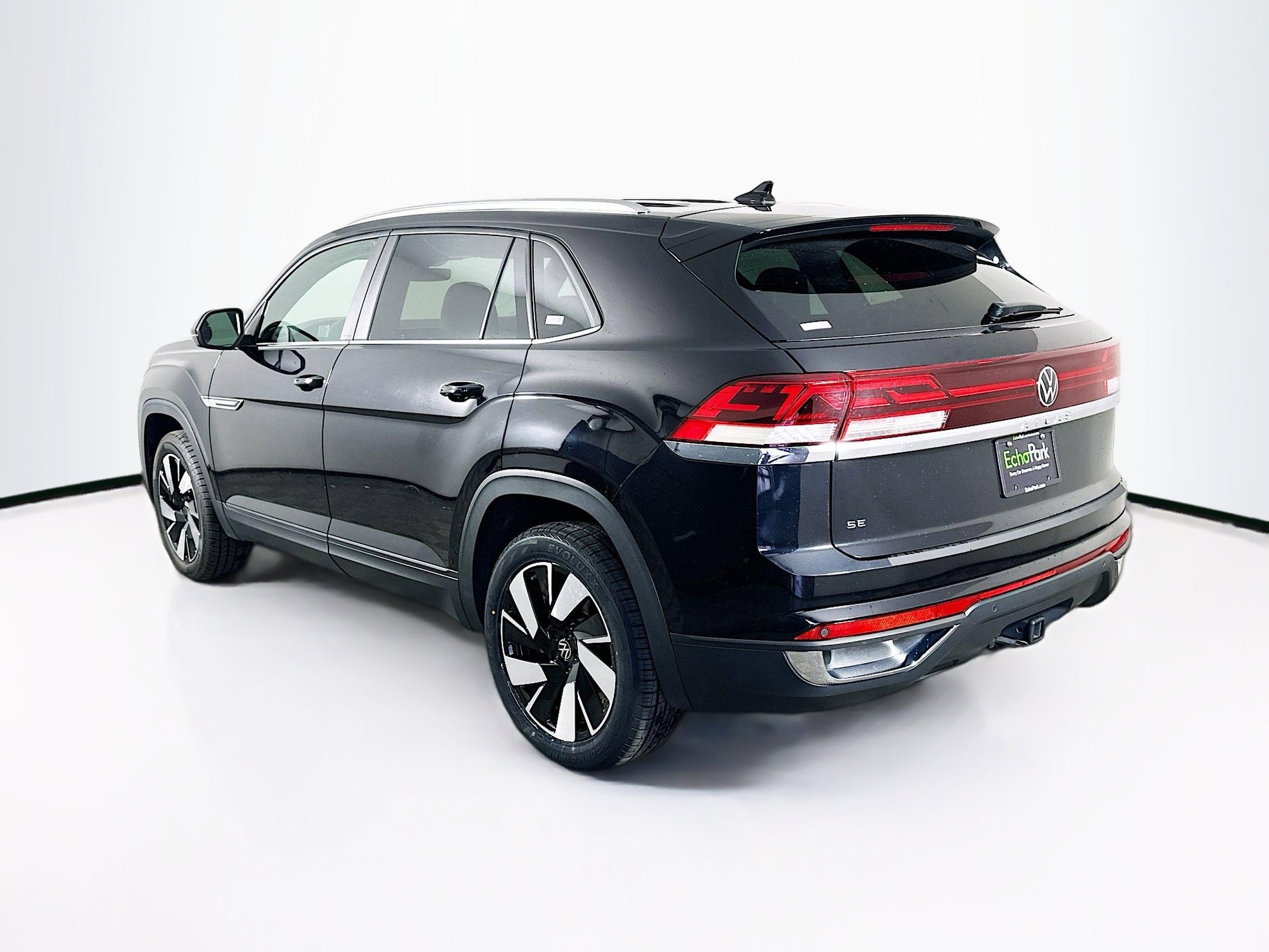 Used 2025 Volkswagen Atlas Cross Sport SE image 5
