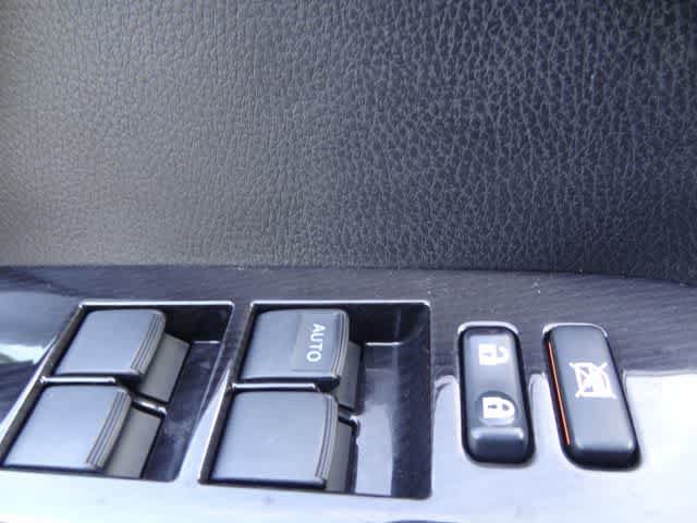 Used 2018 Toyota RAV4 SE AWD/4WD image 16