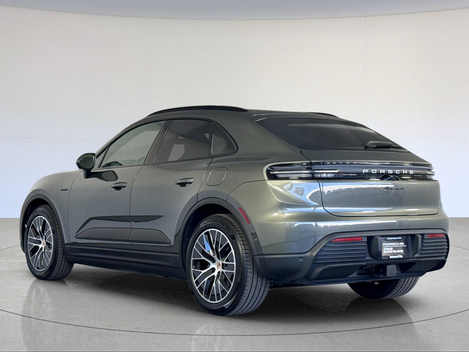 Certified 2025 Porsche Macan 4 Electric AWD/4WD image 3