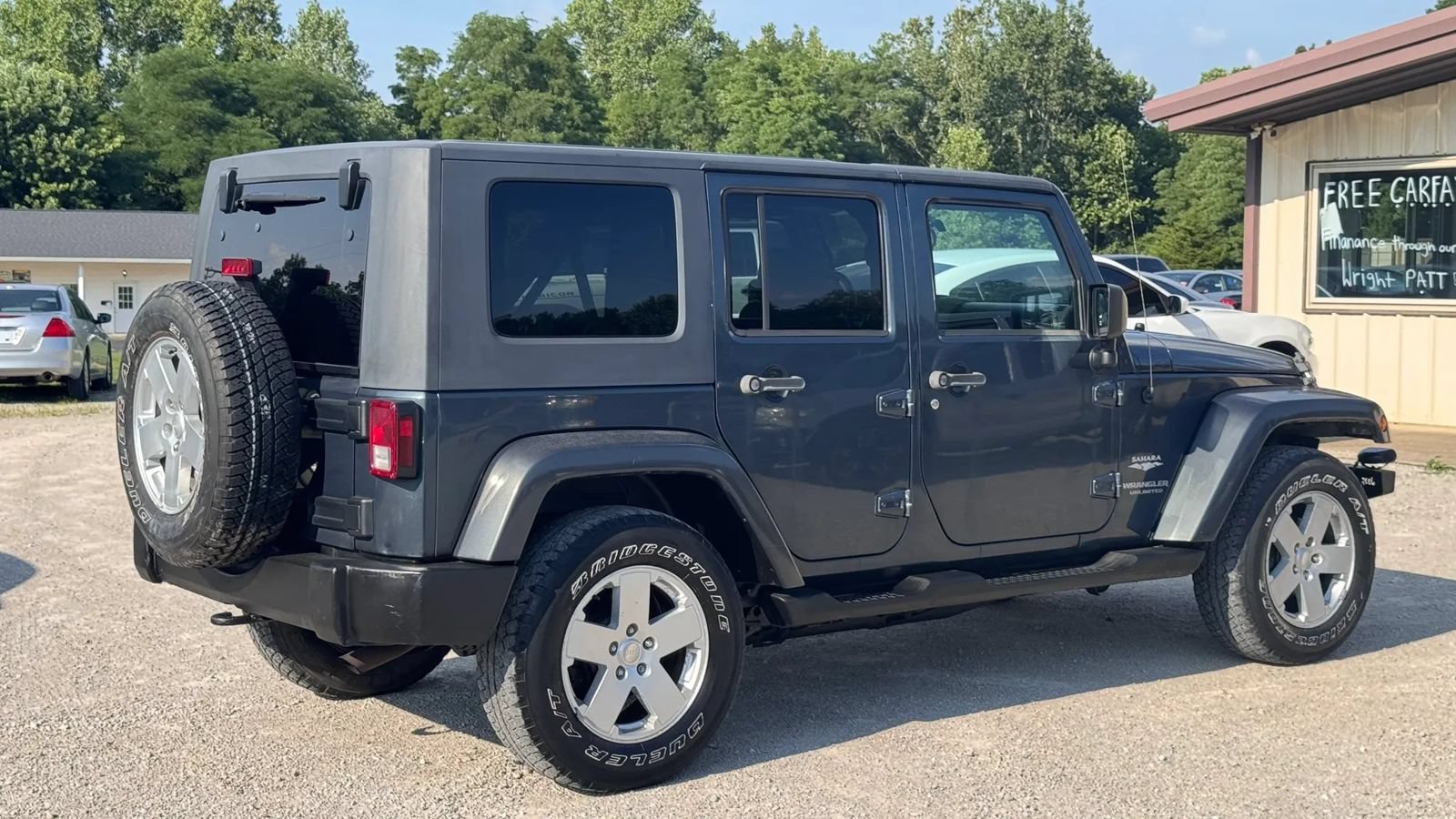 Used 2007 Jeep Wrangler Unlimited Sahara w/ Dual Top Group AWD/4WD image 10