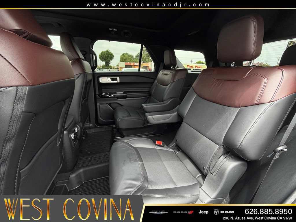 Used 2024 Ford Explorer Platinum w/ Technology Package AWD/4WD image 24