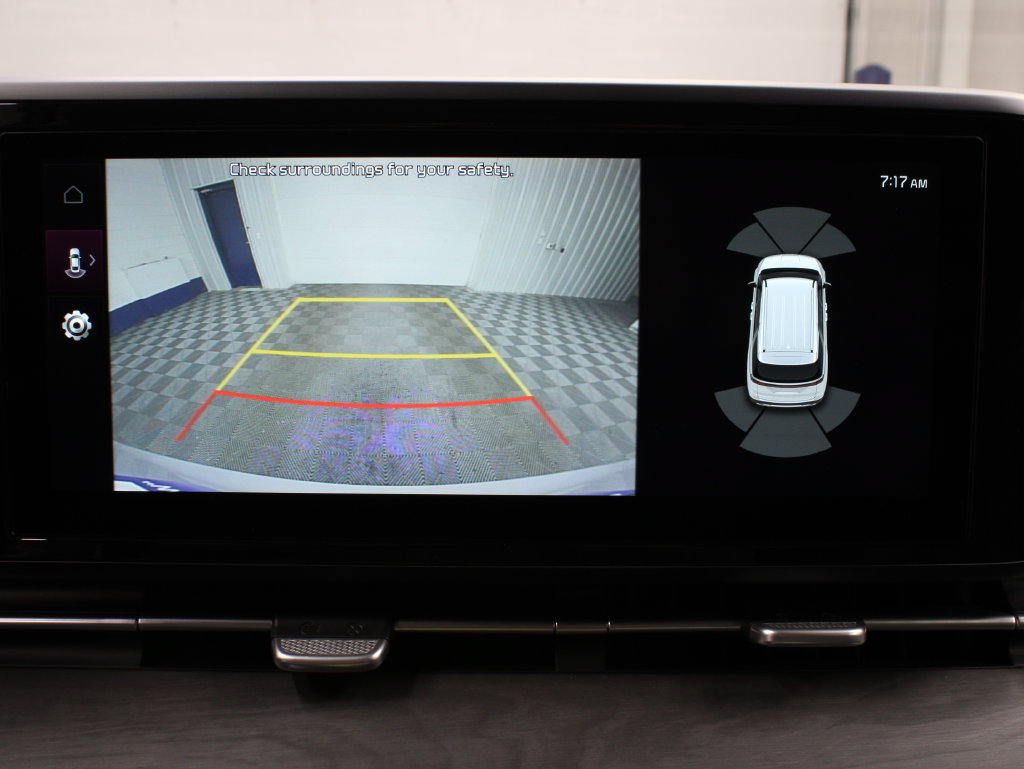 Used 2023 Kia Carnival EX FWD image 20