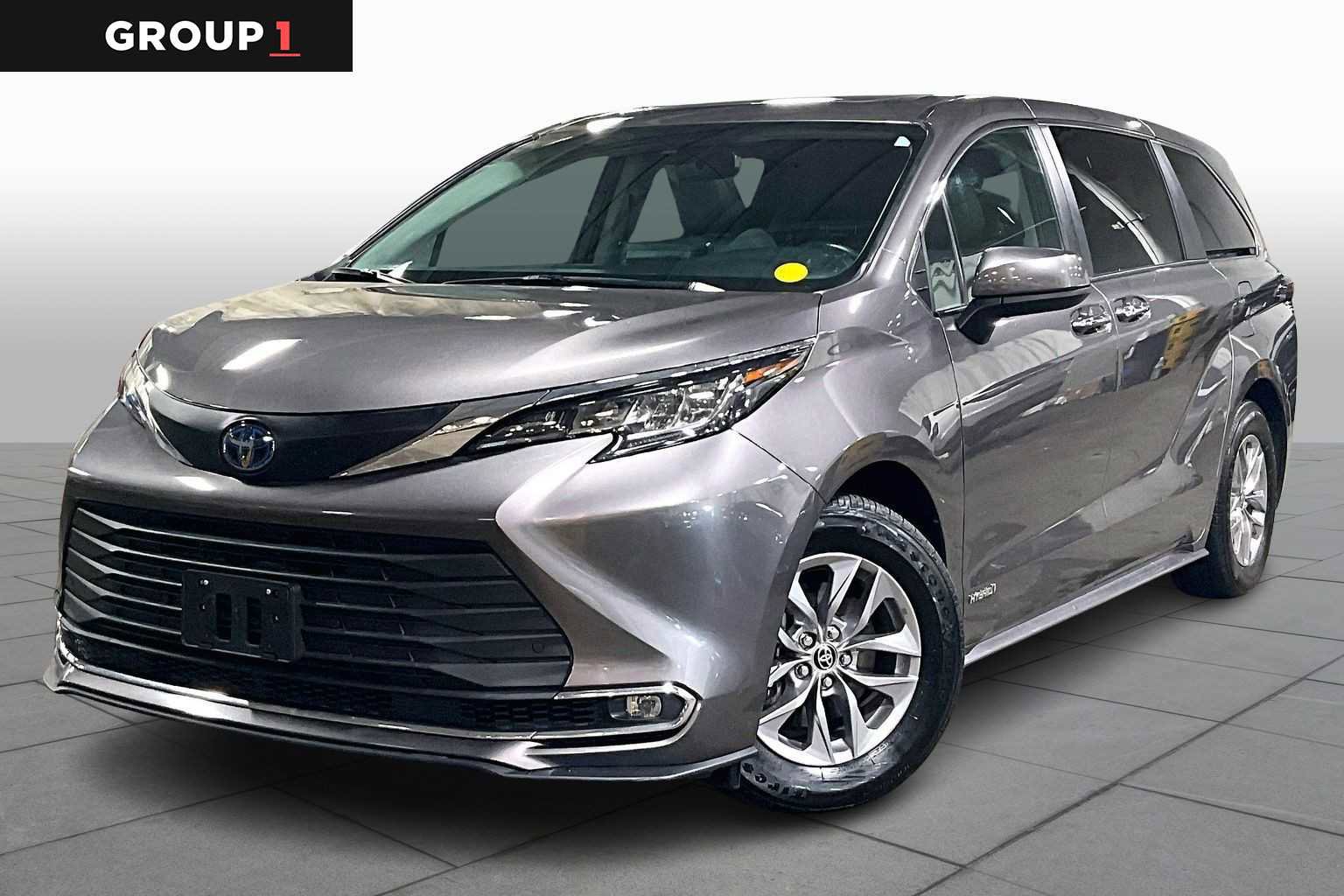Certified 2021 Toyota Sienna XLE image 1