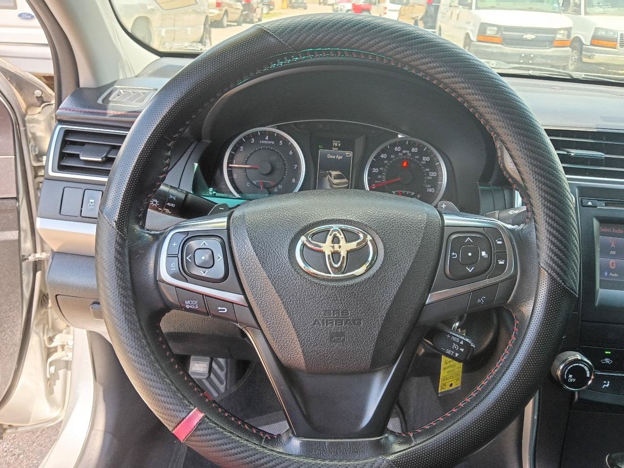 Used 2016 Toyota Camry SE FWD image 11